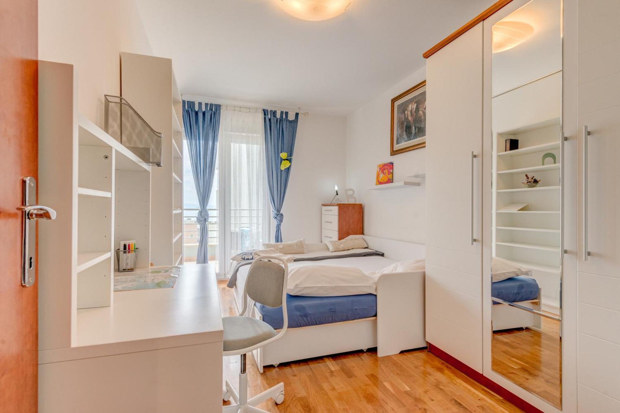 Apartment Comfy & Urban On Znjan Near