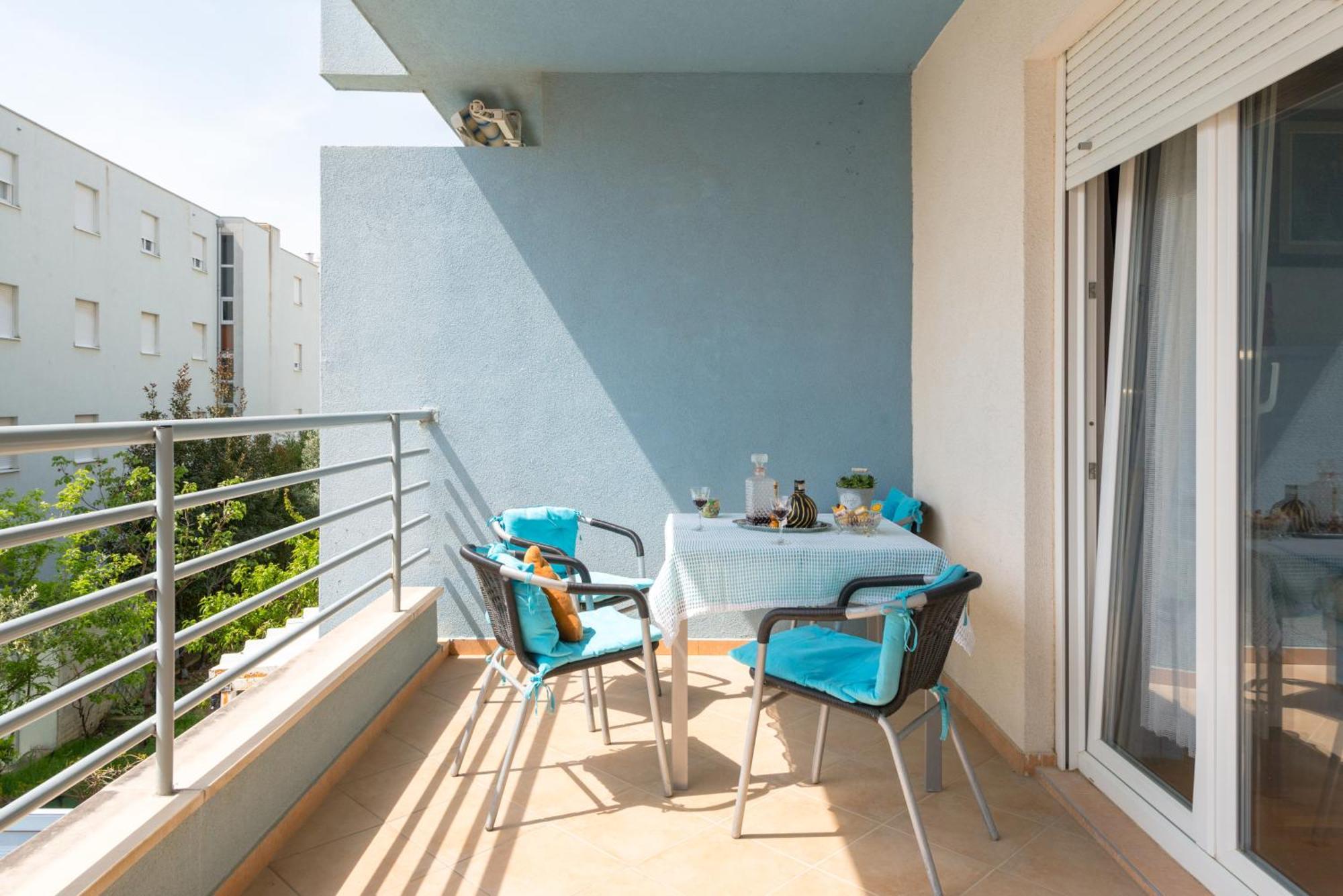 Apartment Comfy & Urban On Znjan Near *